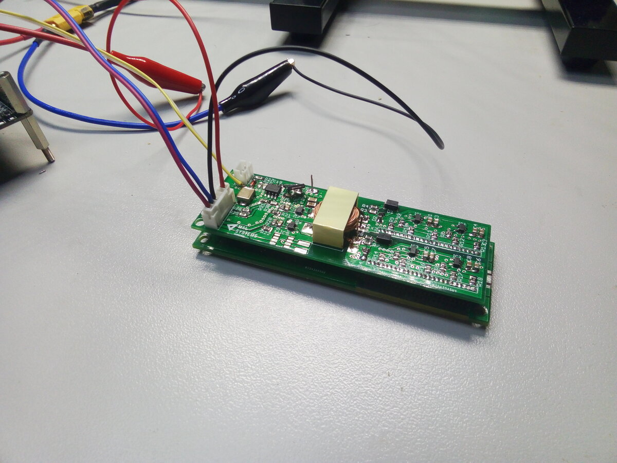 Рис.1. Драйвер полумоста с развязкой.