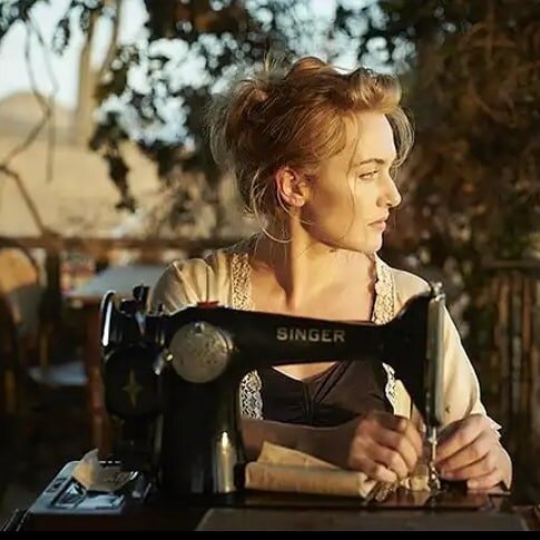 Фильм снят по одноимённому роману Розали Хэм, которая выросла в маленьком городке с мамой - портнихой