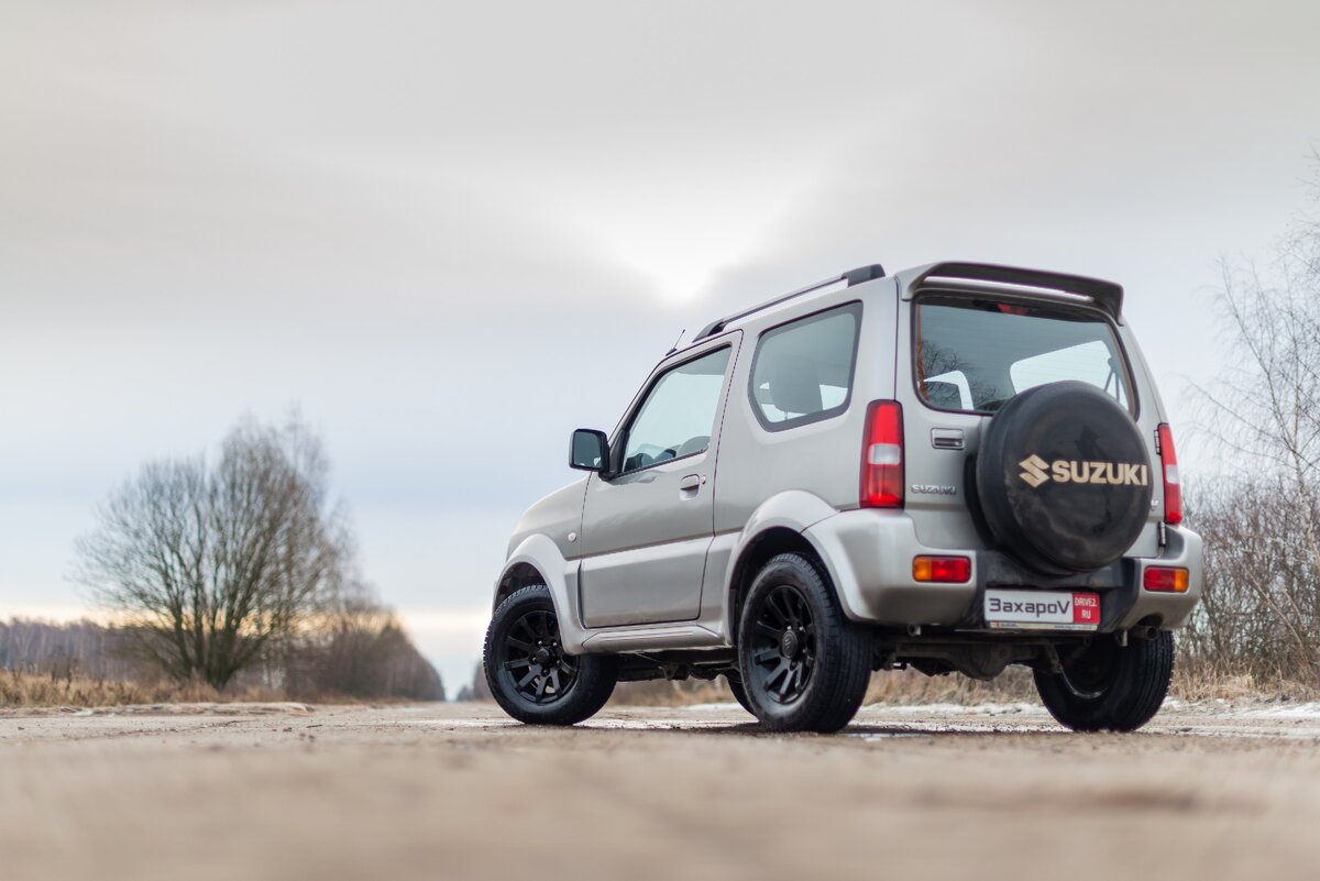 Сузуки джимни новосибирск. Suzuki Jimny 1:18. Сузуки Джимни на радиоуправлении. Сузуки Джимни клиренс. Сузуки Джимни прототип.