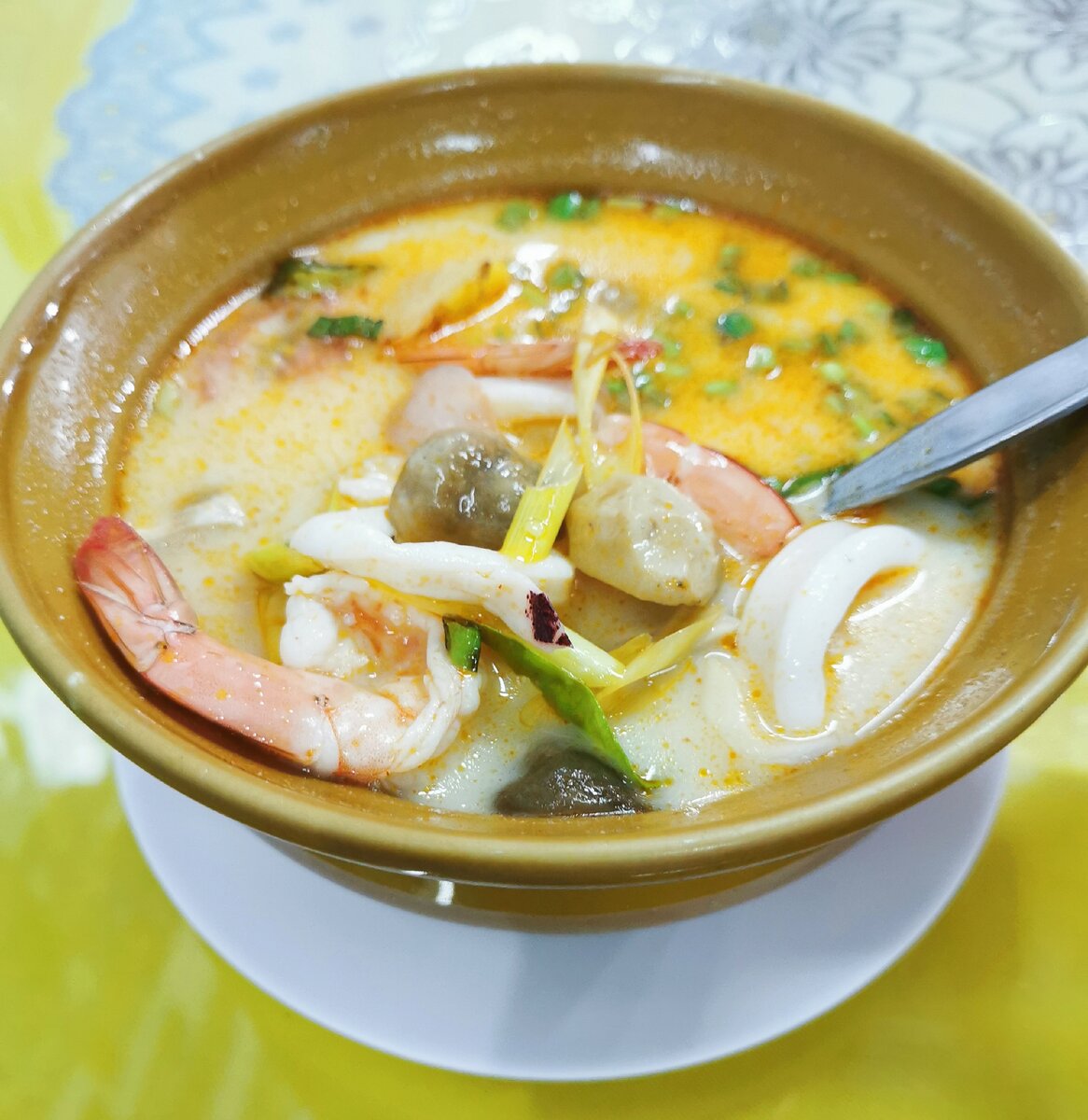 Тайский суп том ям