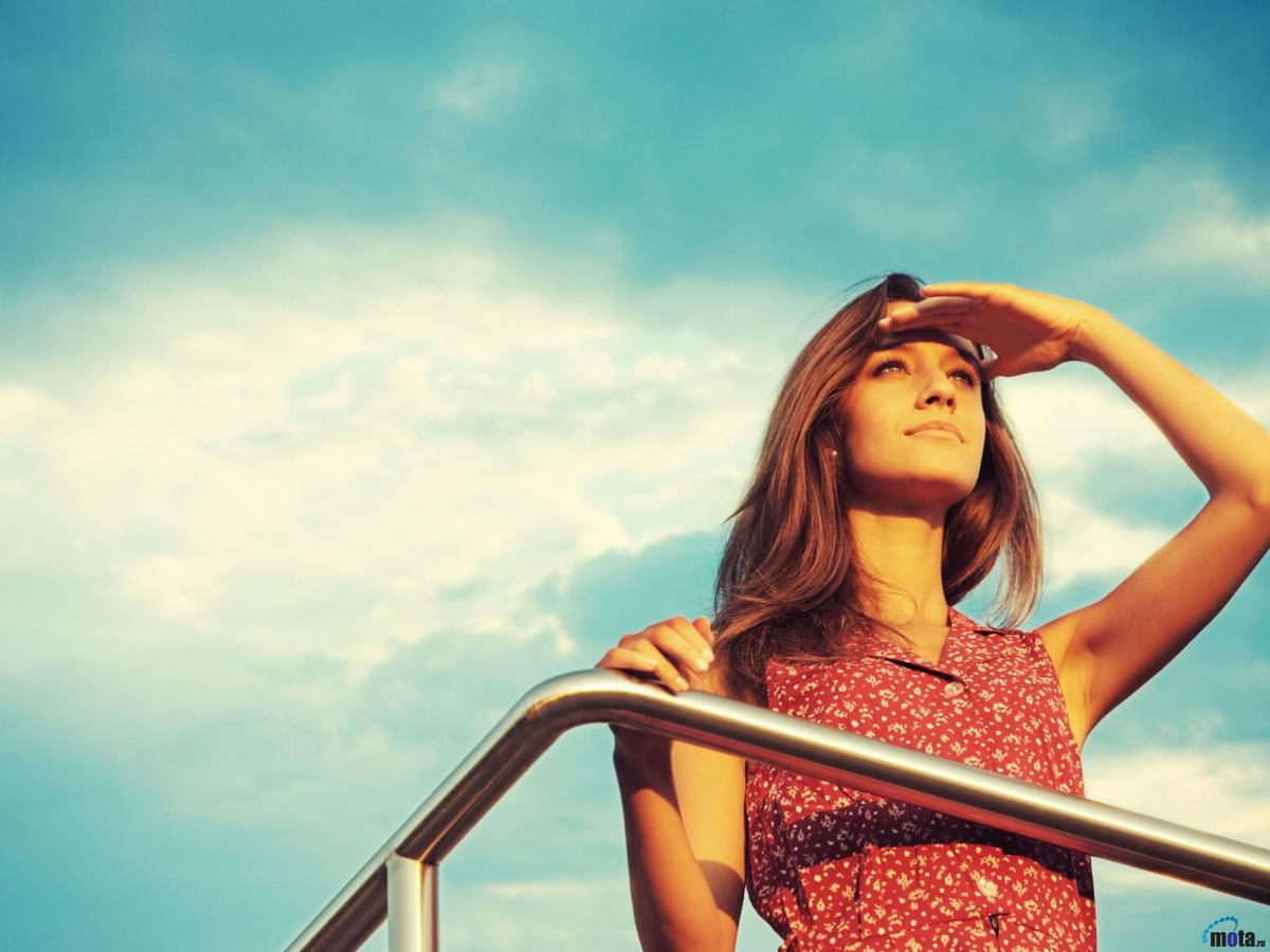 Смотрит в счастливое будущее