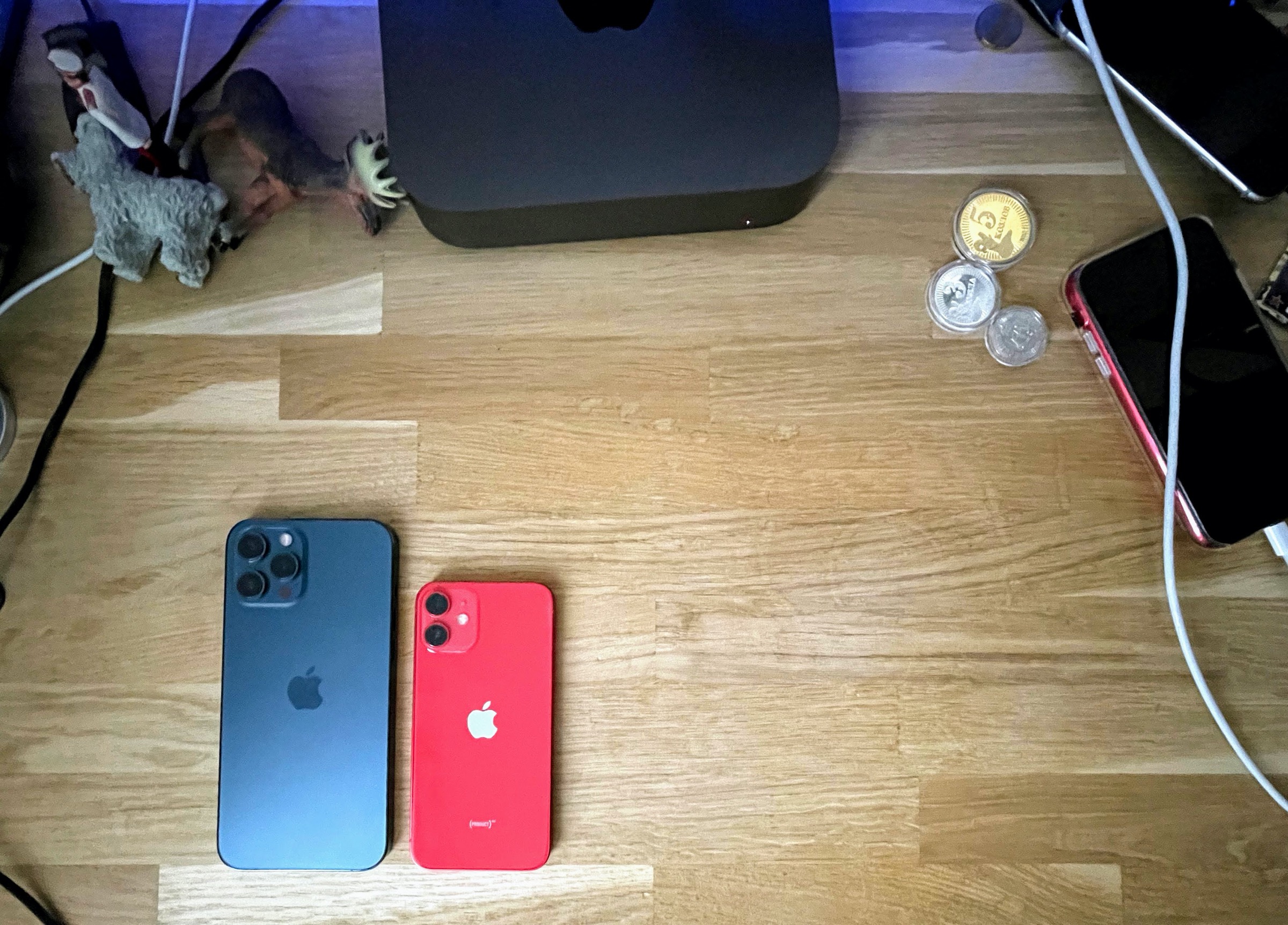 Знакомимся с самым большим и самым маленьким: первый тест iPhone 12 Pro Max и iPhone 12 mini0
