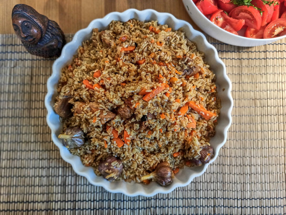 Рис афганский для плова. Fisincan plov. Плов Узгенский. Афганский плов в афганском казане. Ошский плов.