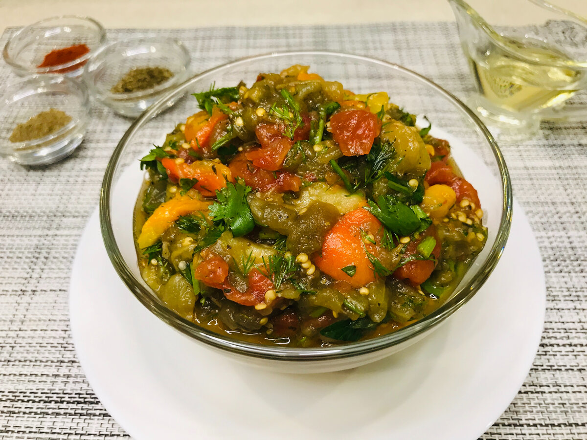 Салат из запеченных овощей: рецепты и полезные свойства
