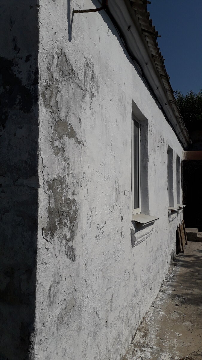 Помню, как рабочие, вывозившие мусор, сказали, что надо будет еще миллион вложить, чтобы привести его в порядок. Я тогда не поверила. Как оказалось, зря.