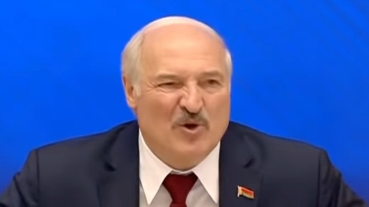 Отвращение и неприязнь Лукашенко в мимике: верхняя губа приподнимается, вокруг носа образуются вертикальные складки. Источник: АТН.