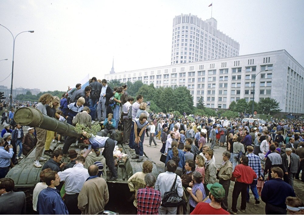 Гкчп 1991. Августовский путч 1991 белый дом. Ельцин белый дом 1991. Танки в Москве 1991 Ельцин. Августовский путч ГКЧП.