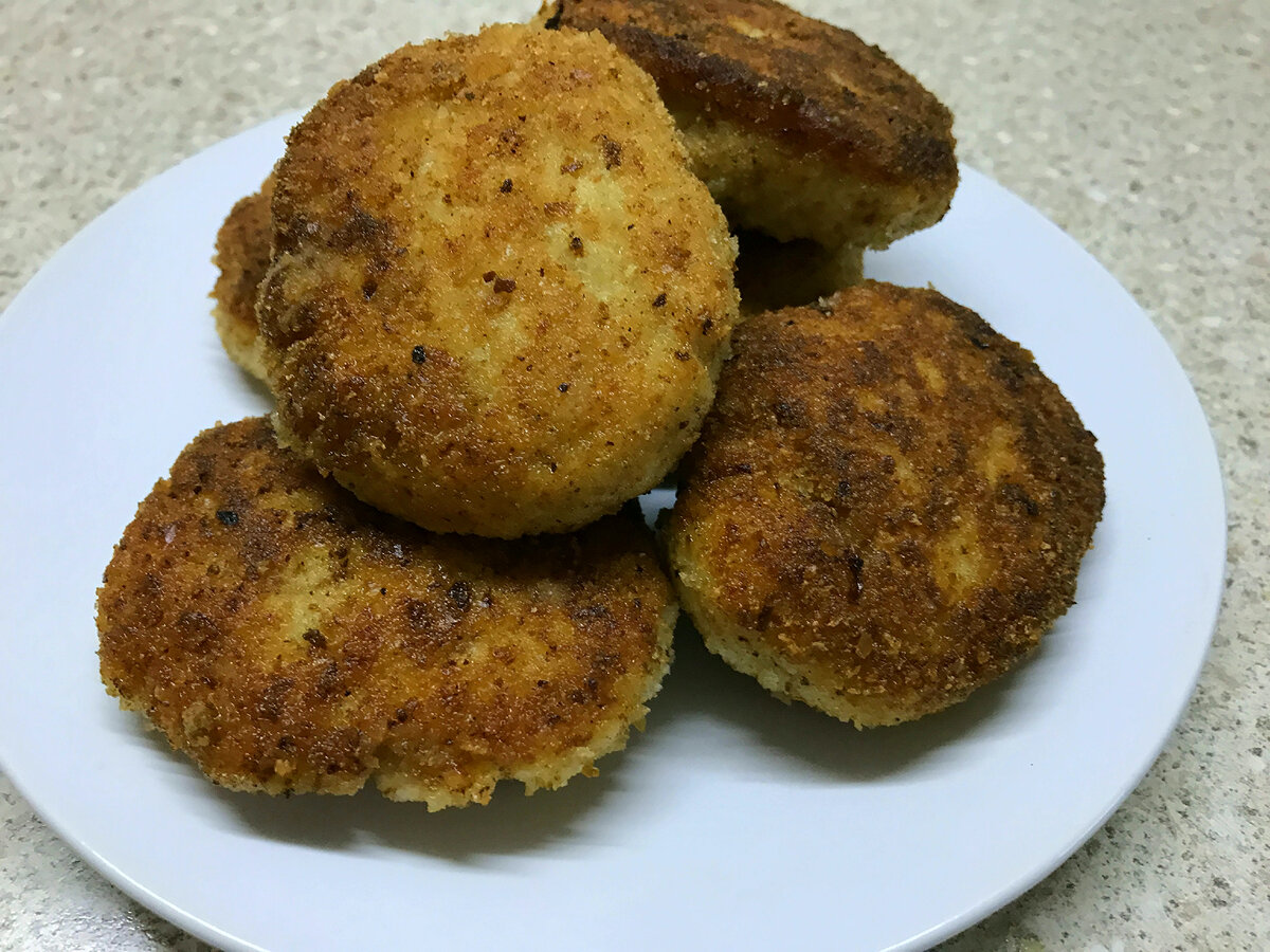 Благодаря всего одному нюансу котлеты получаются нежнее и вкуснее. Делюсь с  вами своим проверенным рецептом | Тарелка | Дзен