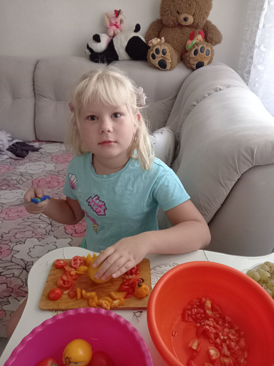 дочь тоже без дела не сидела