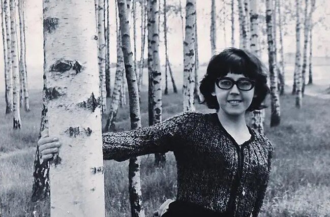 Фото: foto-history.livejournal.com советская и белорусская эстрадная певица, участница первого состава ансамбля «Верасы» - Ядвига Константиновна Поплавская в молодости