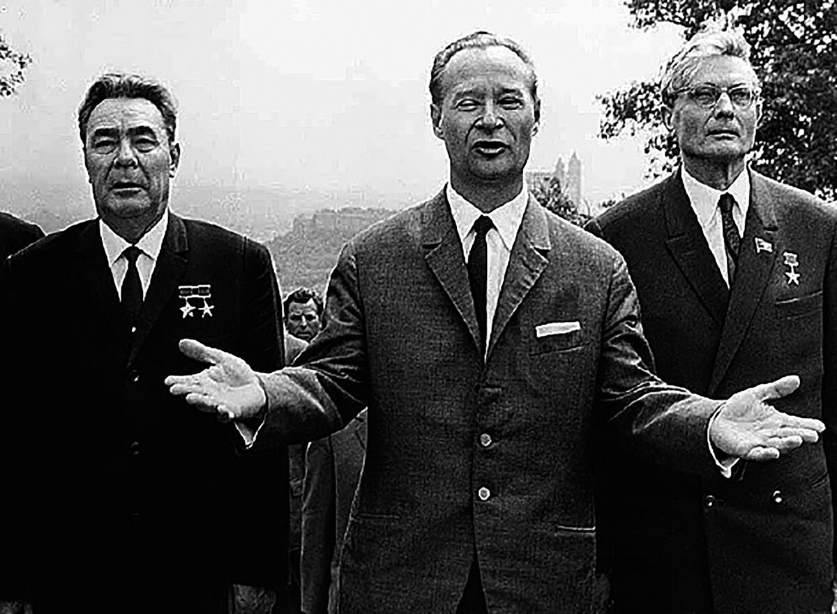 Слева направо: Леонид Брежнев, Александр Дубчек, Михаил Суслов