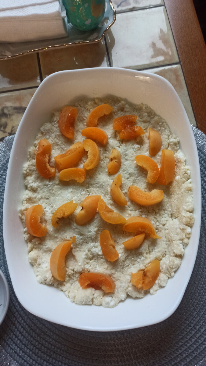 Мой пирог, пока без заливки. 