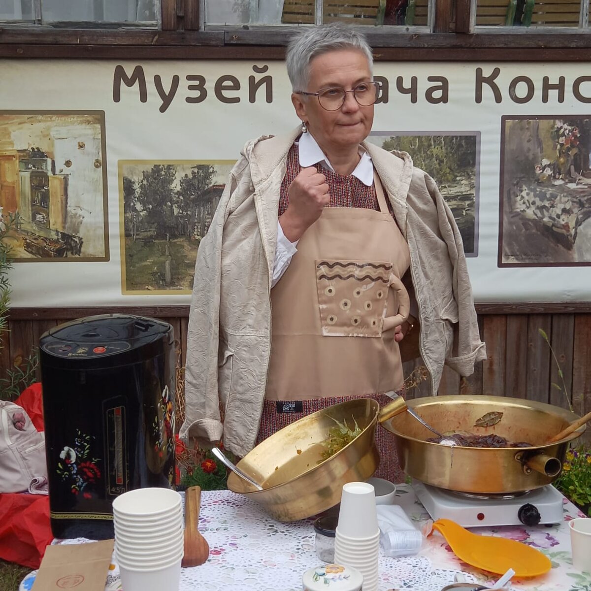 «Люблю я вас, дачки! Идешь себе ночью, А окна, балконы отворены все; И звук фортепьяно оттуда несется, И льются напевы в ночной тишине». А. Плещеев Ах, дачи! Ах, дачная жизнь!-3