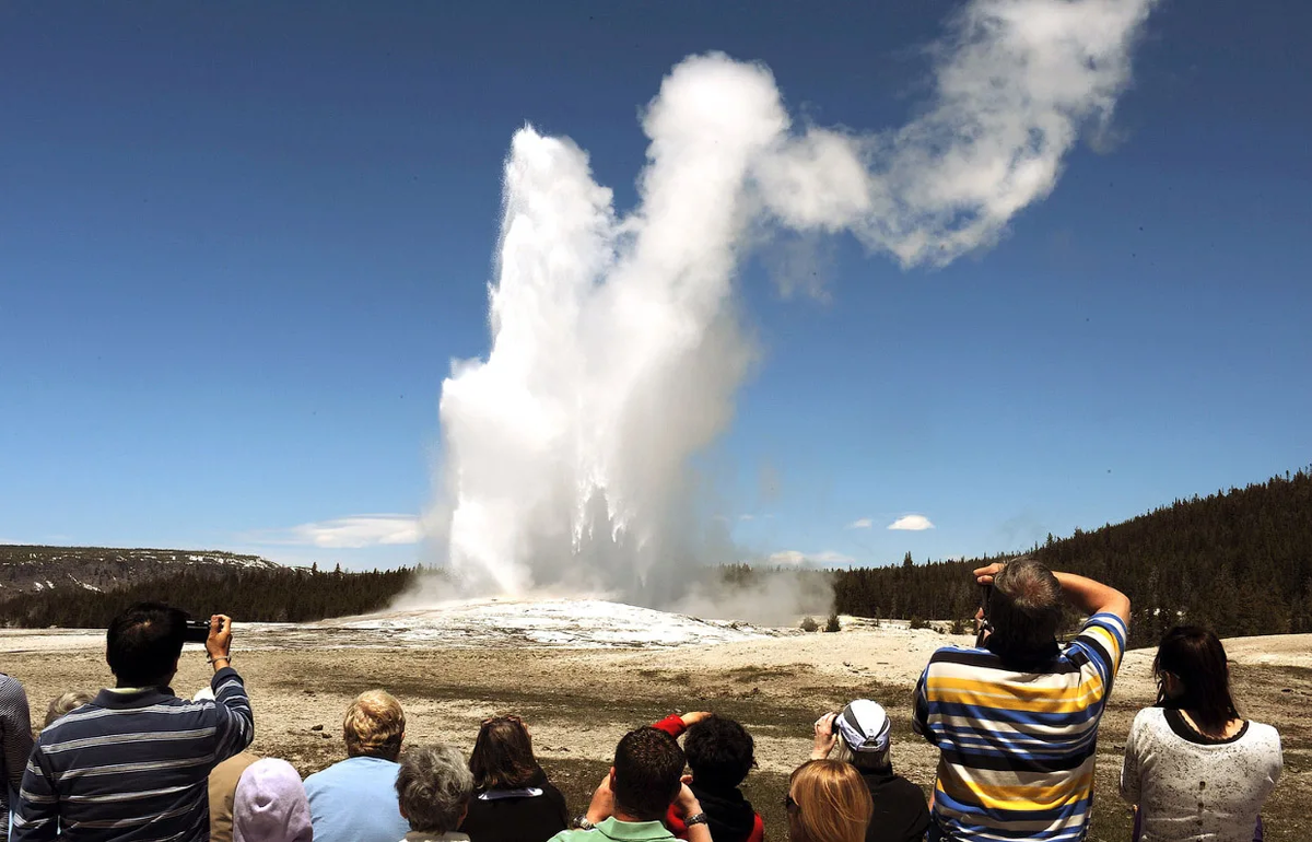 Yellowstone National Park туристы