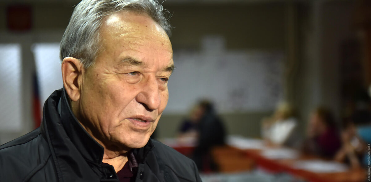 На обложке – председатель Верховного совета Республики Хакасия Владимир Штыгашев. Фото: Александр Колбасов/ТАСС