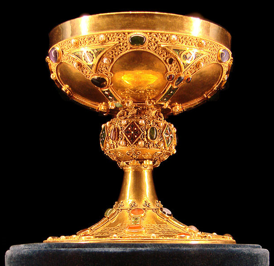 Золотая чаша 1. Золотой Святой Грааль. Чаша Святого Грааля. Чаша Грааль. Потир Византийский.