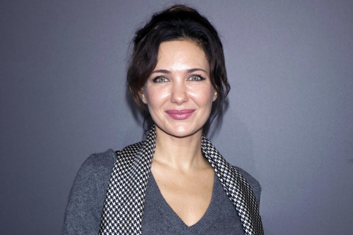     «Сногсшибательная женщина»: 45-летняя Екатерина Климова с глубоким декольте предстала в образе булгаковской Маргариты