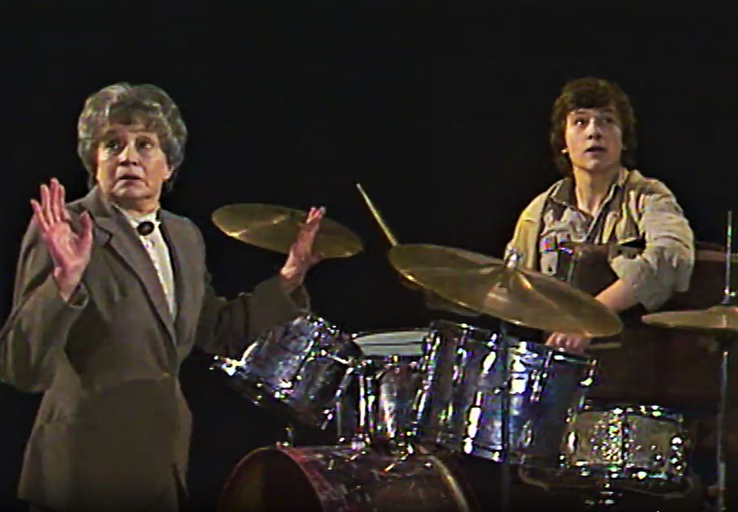 Кадр из телеспектакля "Июнь, Москва, Чертаново" (1983)