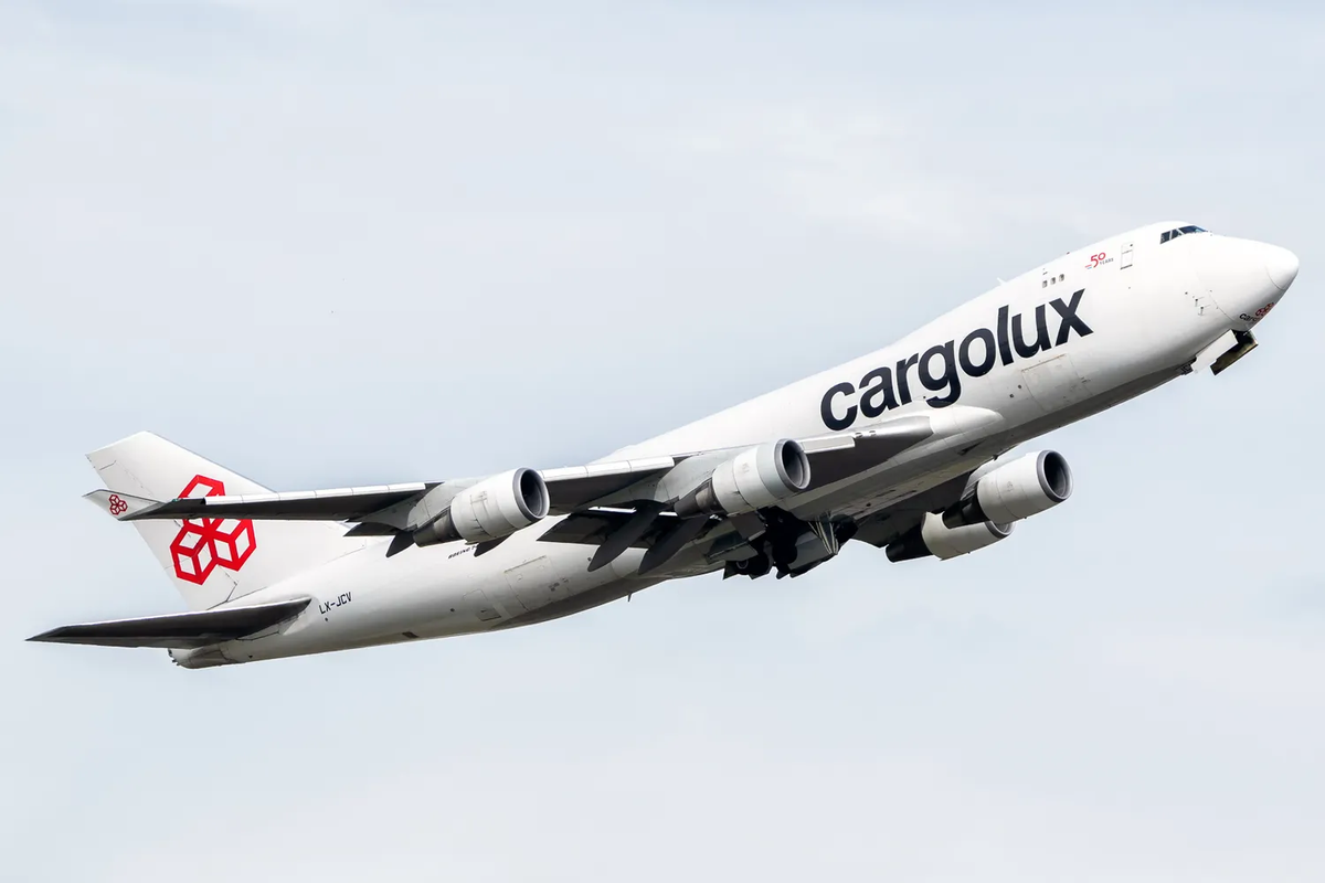 747 какой город. А380 против МД 80. А380 против МД 11. Карикатура Боинг против ту134