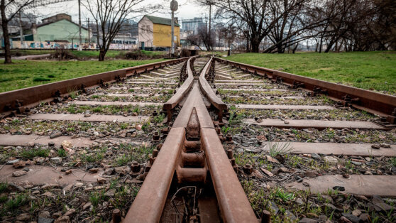    Из-за аномальной жары в четырех федеральных округах могут деформироваться рельсы Анна Белая