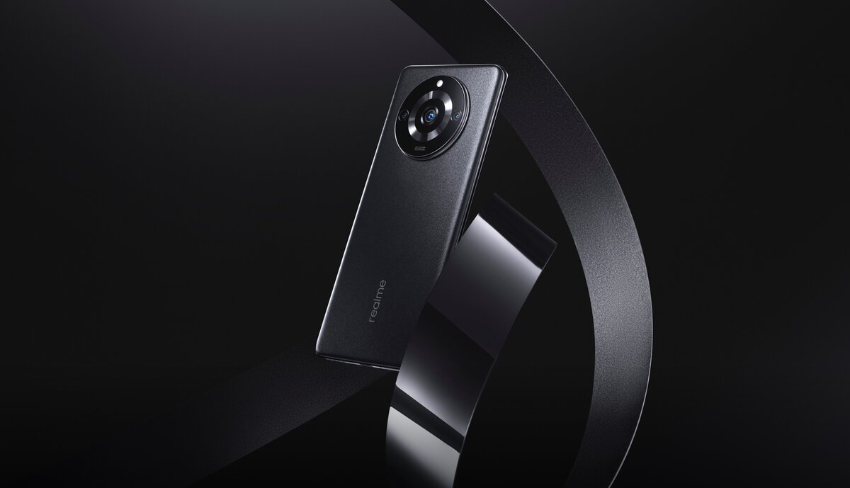 realme 11 Pro+ в чёрном цвете