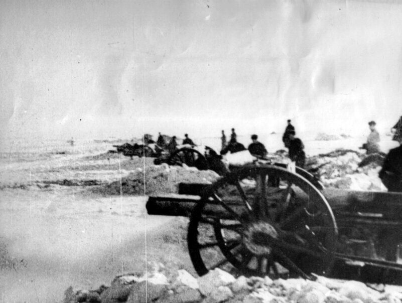 Fig. 1. 1943.01 Россия, Царицын («Сталинград»), 30-калиберная 76-мм пушка образца 1902 г. в боевом применении.