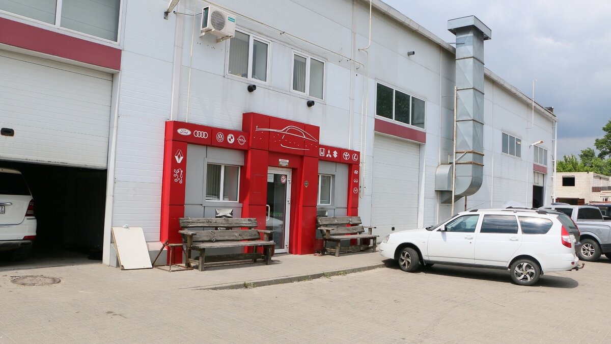     В Ростове едва заживо не сгорел 27-летний работник автомастерской, пишут СМИ.