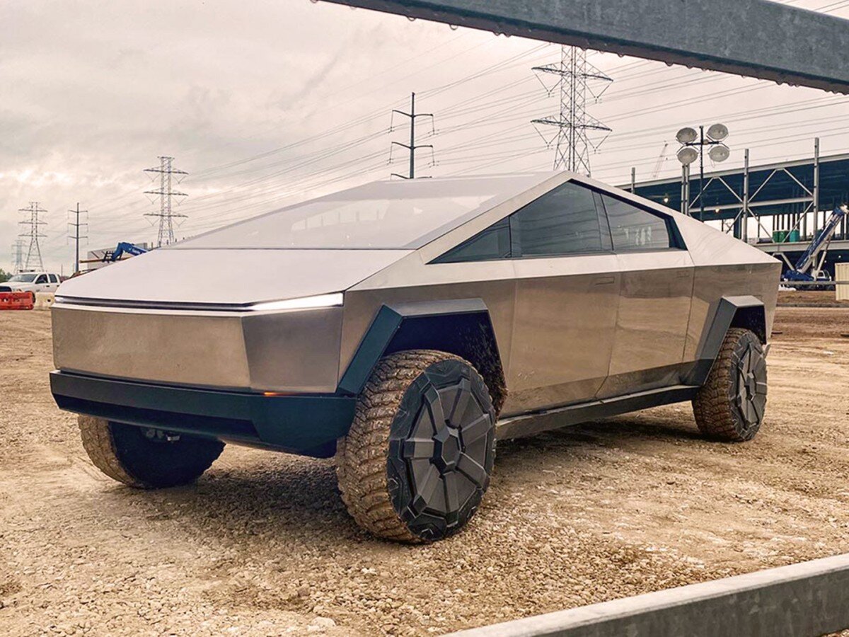    Обещанного два года ждут. Первый серийный Cybertruck сошёл с конвейера [ФОТО]