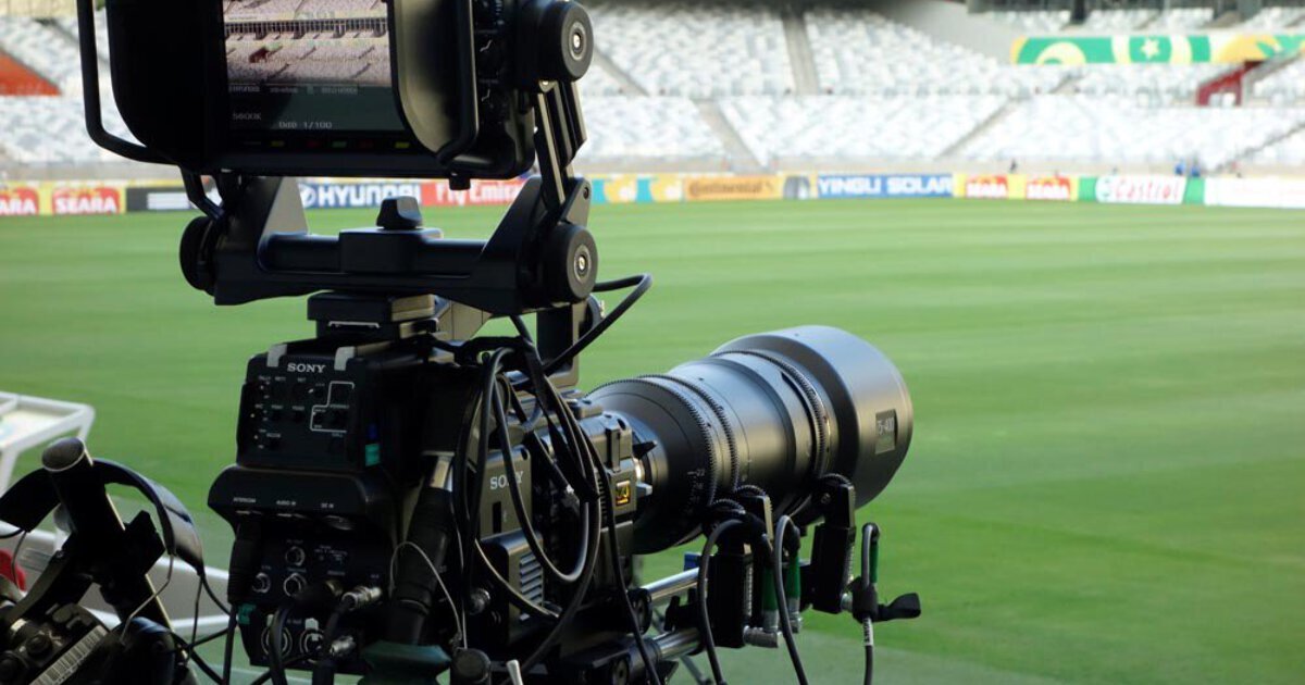 Бесплатные видео трансляции матчей. Телевизионная камера. Камеры на футбольном поле. Камера для съемки футбольных матчей.