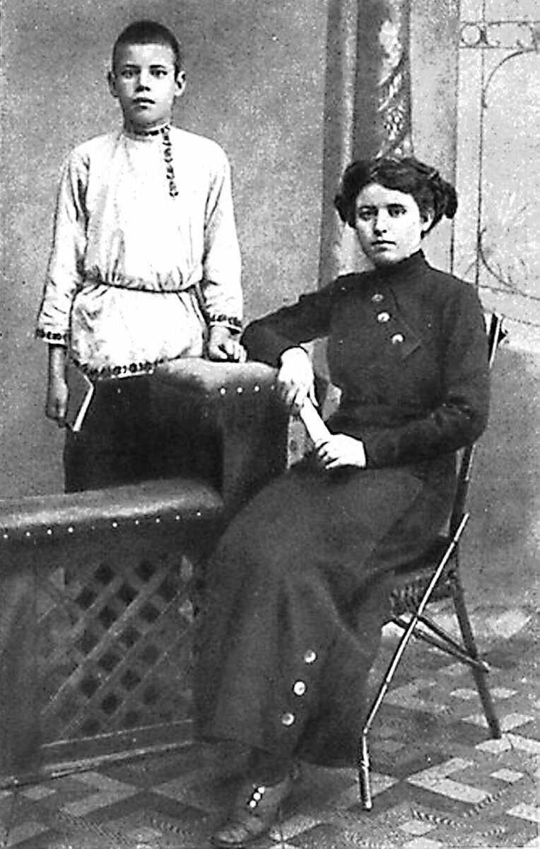    Исаковский с учительницей Екатериной Горанской. Ельня, 1913 г. Фото: Public Domain