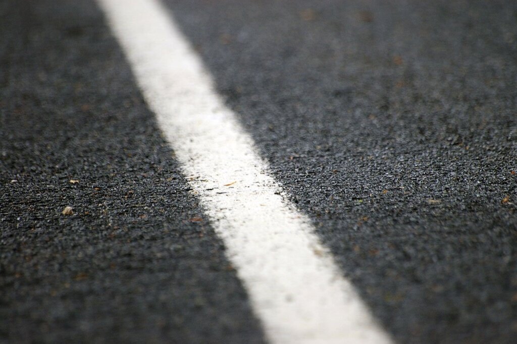 В Тверской области приведут в порядок дорожное полотно у 8 школ и одного садика