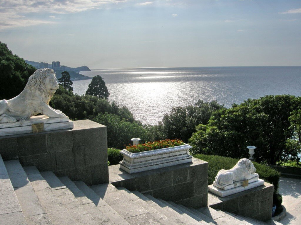 Крым Алупкинский дворец экскурсанты