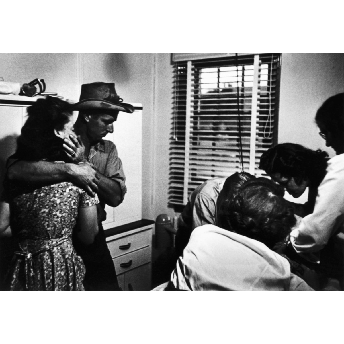 W. Eugene Smith, серия фото «Сельский врач» о повседневной жизни доктора Эрнеста Гая Чериани, врача общей практики, которому поручено оказывать круглосуточную медицинскую помощь более чем 2000 людям в городке Креммлинг