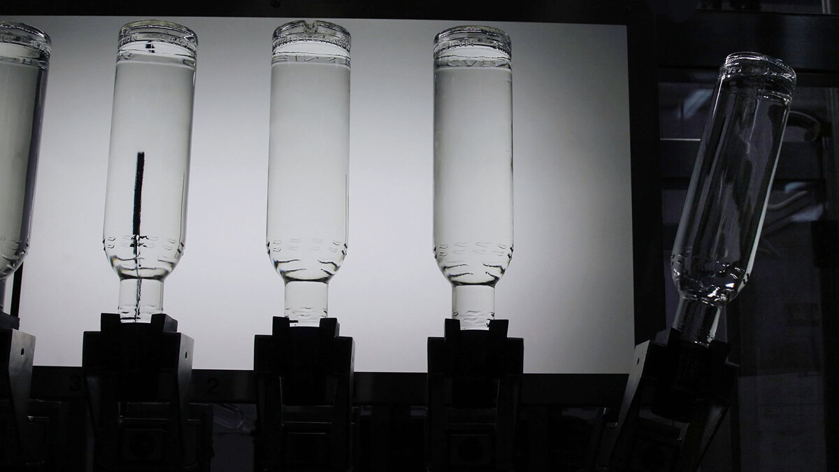    Производство водки "Пять озер" на заводе "Омсквинпром"© РИА Новости . Алексей Мальгавко