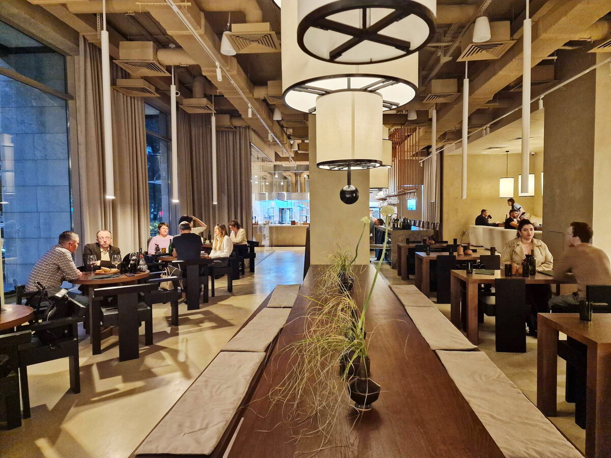 Общий вид зала ресторана Verd