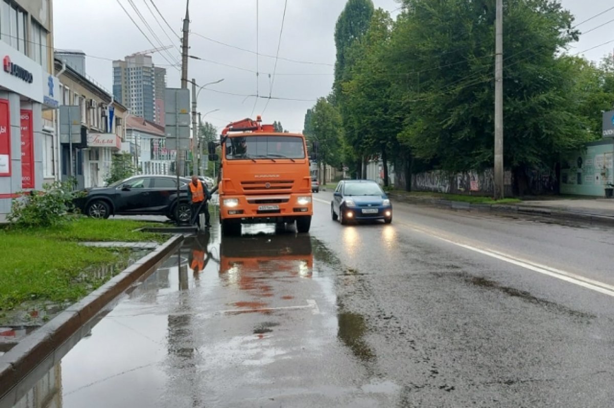    В Воронеже спецтехника борется с подтоплениями