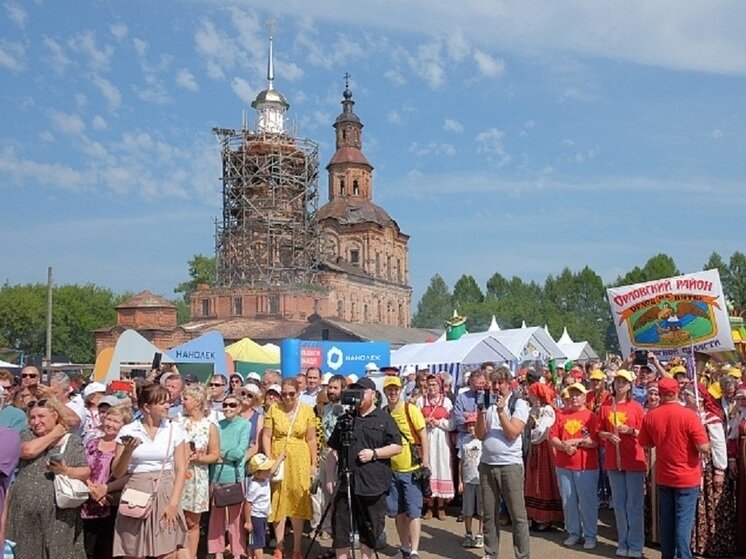 Истобенский огурец киров 2024. Кировская область )«Истобенский огурец. Истобенский огурец праздник. Истобенский огурец фото.