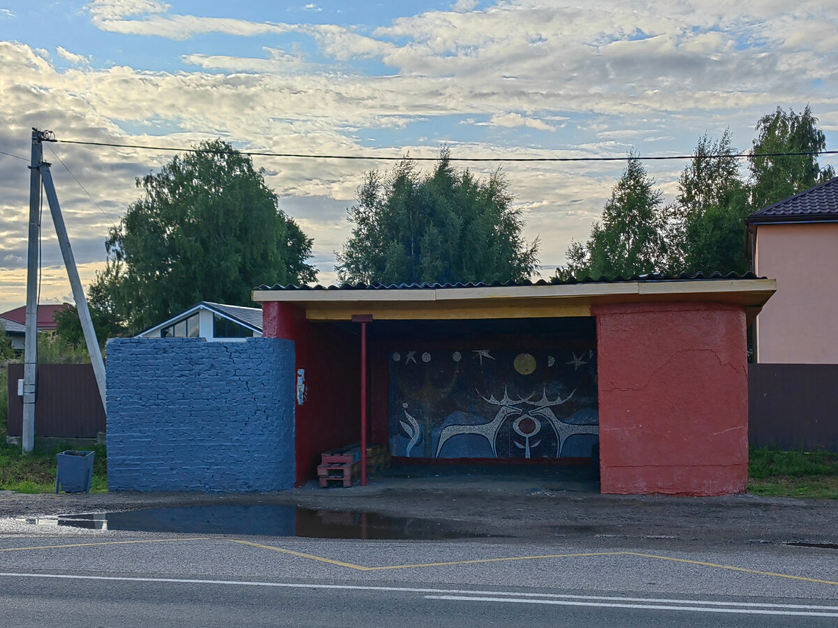 Мозаичное панно на остановке