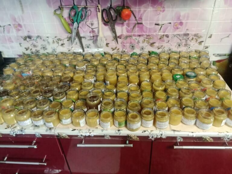    Семья Пронизиных из Красногвардейского района готовит заживляющую мазь для бойцов СВО Белов Михаил Александрович