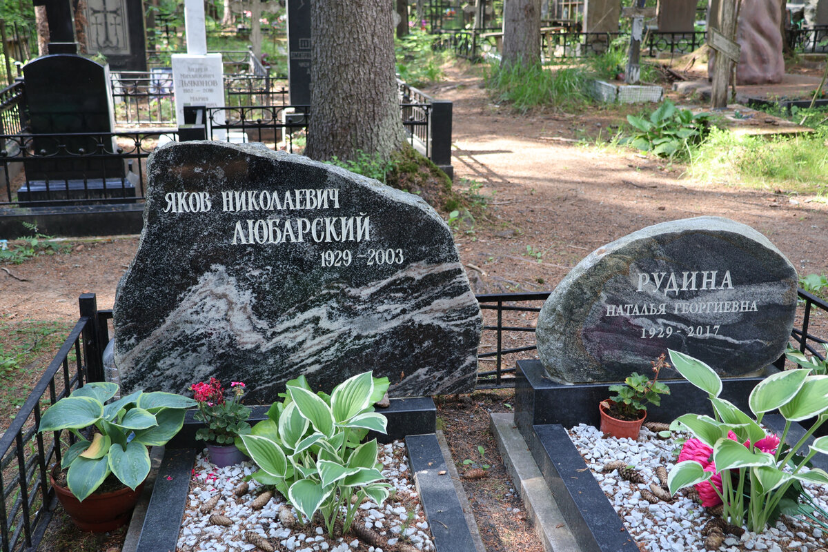 кладбище известных людей в петербурге