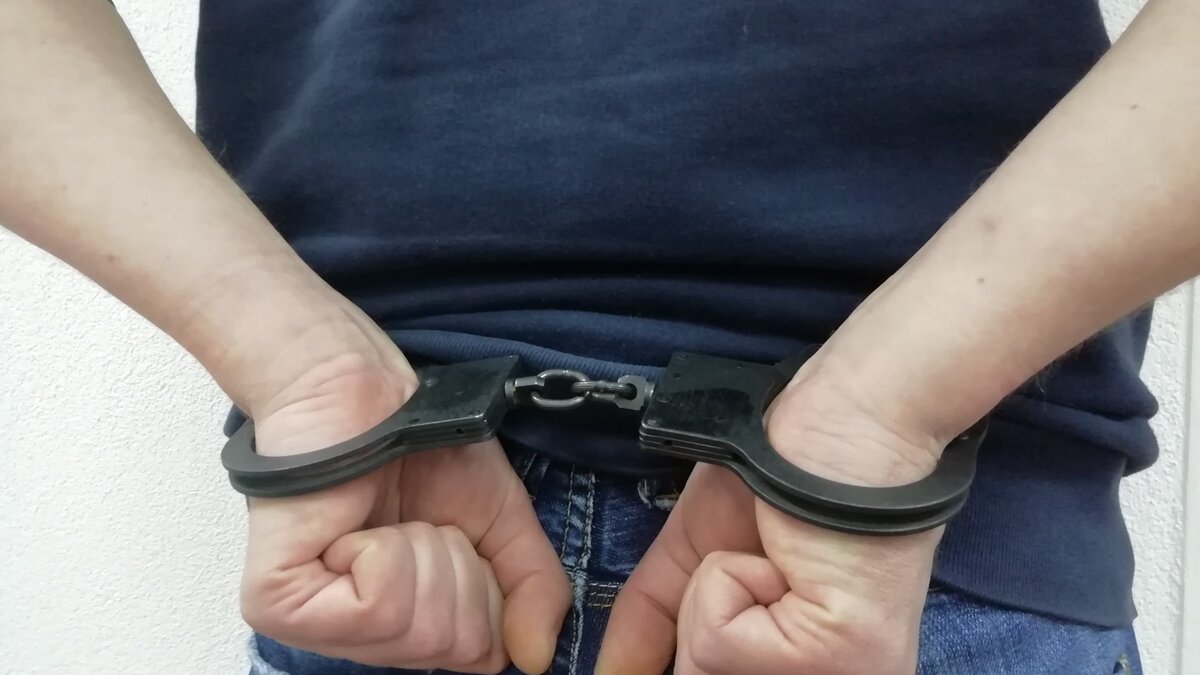     Инцидент, в котором разбираются правоохранители, произошел ночью 29 июля в Дзержинском районе Волгограда. Абдургалим Алибеков вечером он вышел из дома, чтобы припарковать машину во дворе. Затем мужчина оказался в отделе полиции, а спустя несколько часов в больнице с ушибами лица, тела и головы.