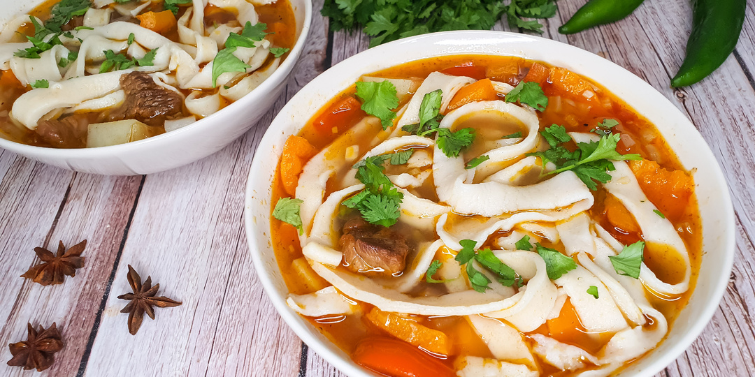 Простейший способ приготовить лагман с домашней лапшой. Подойдет даже неопытным кулинарам