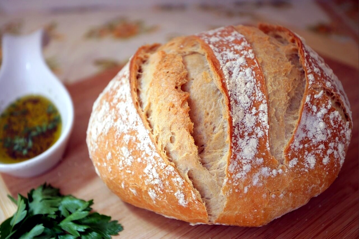Рецепт хрустящего хлеба. Домашний хлеб. Хлеб деревенский. Домашний хлеб в духовке. Хлеб домашний дрожжевой.