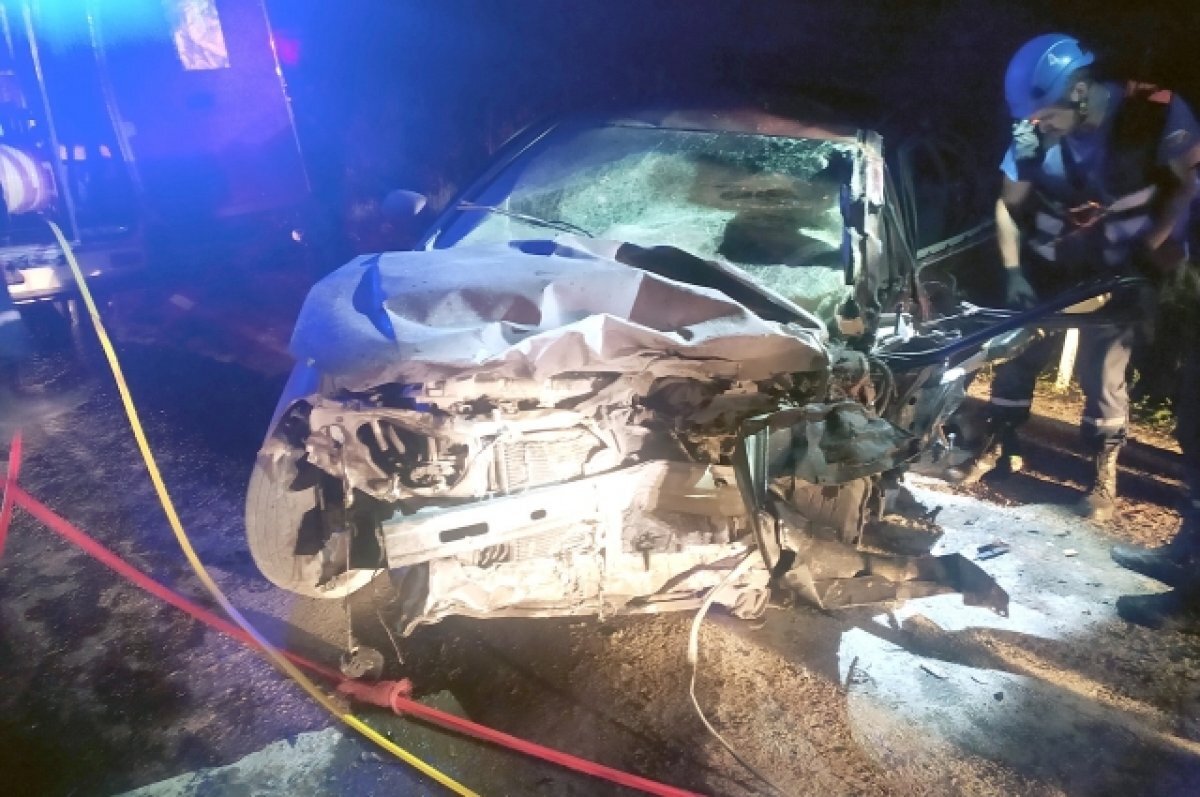    Опубликованы фото с места аварии под Кимрами, где погибли два человека