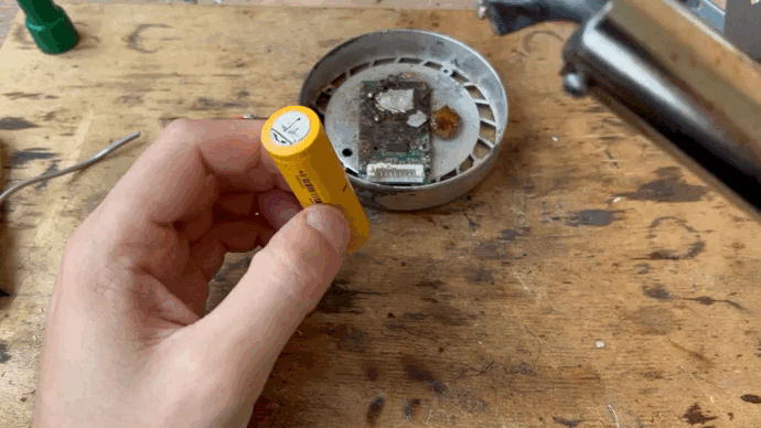 Пайка происходит за считанные секунды.