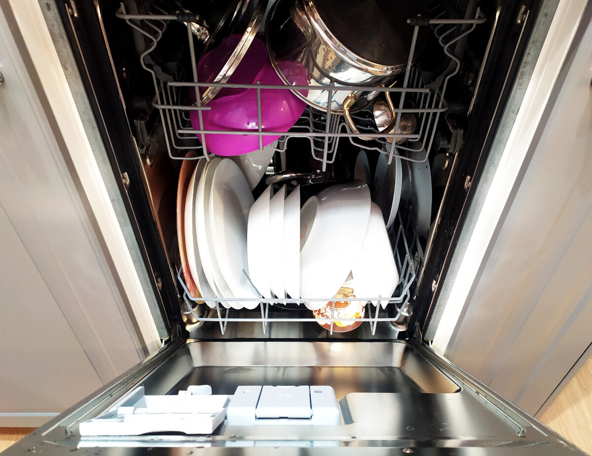 Полки холодильника мыть в посудомоечной машине