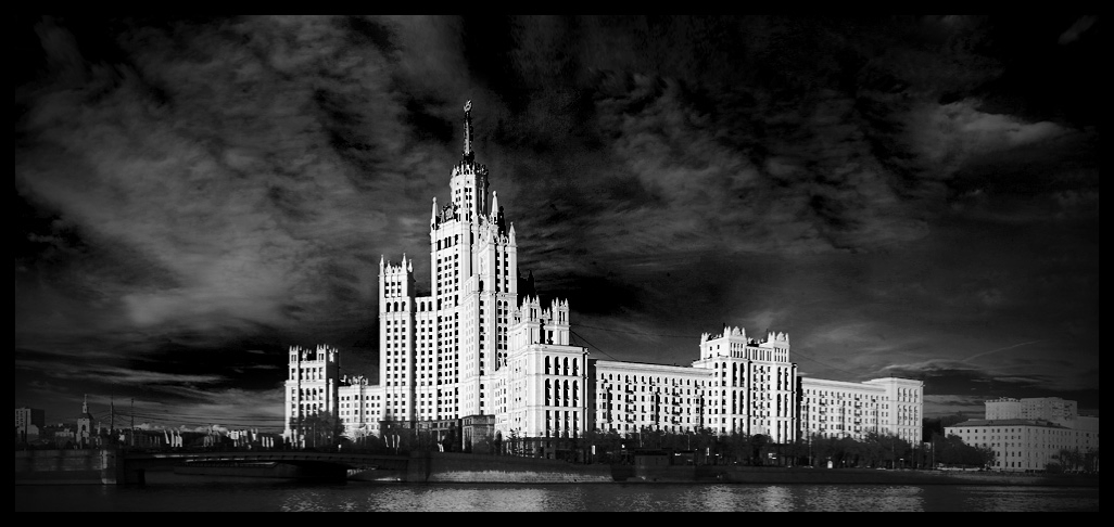 Сталинская высотка, где все произошло 