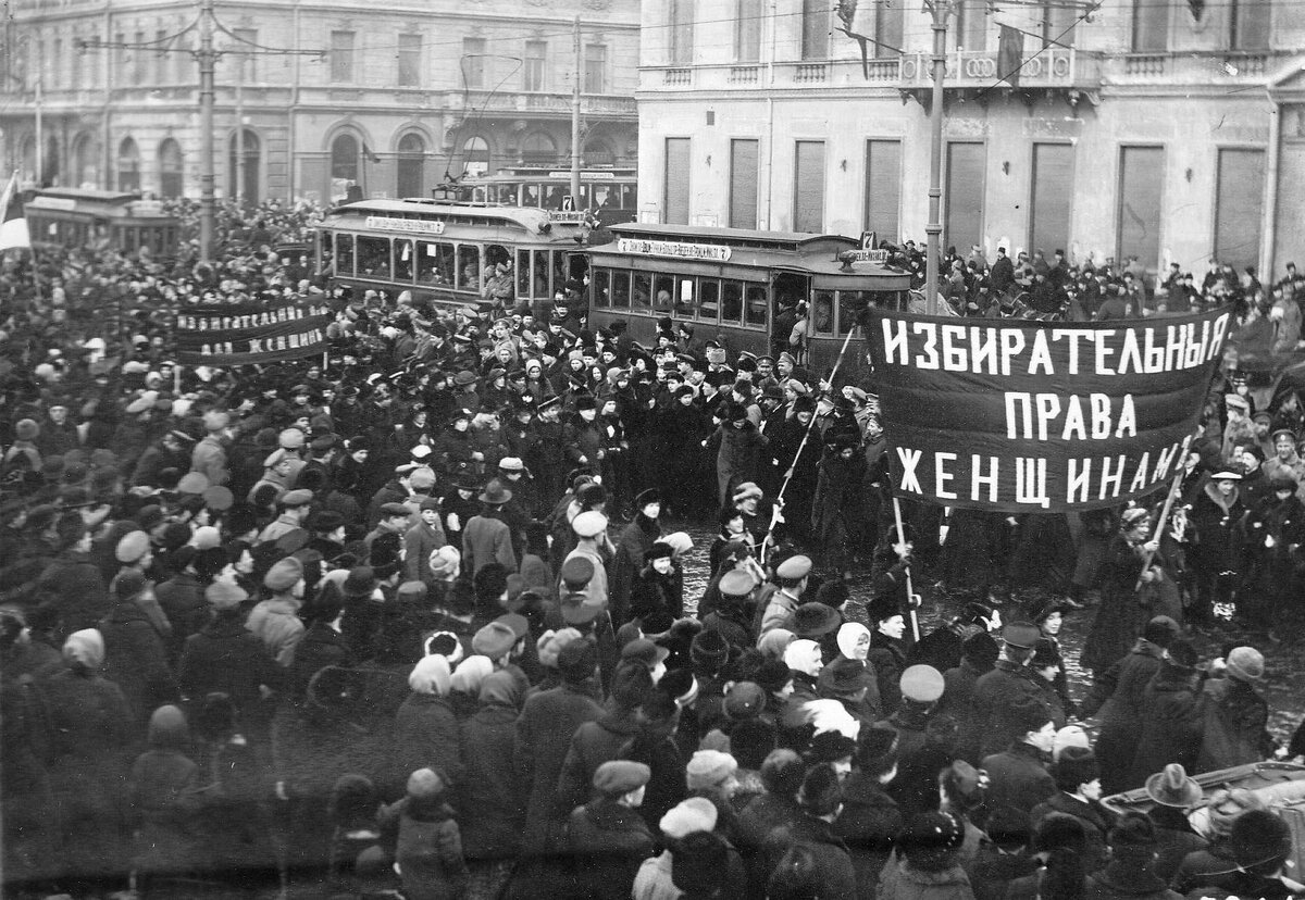 Женщина впервые избирательное право. Петроградские демонстрации 1917. Революция 1917 года Петроград. Февральская революция 1917. Революция февраль 1917.