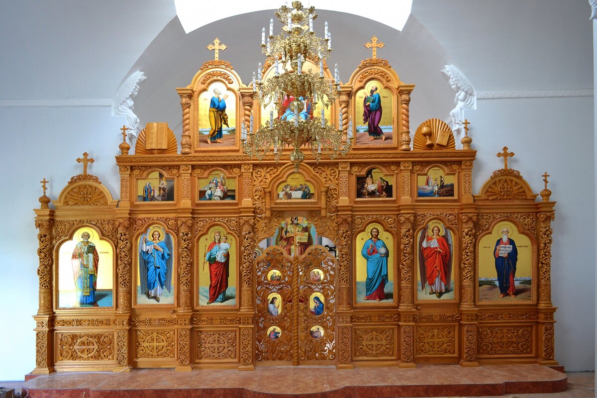 Иконостас в православном храме.