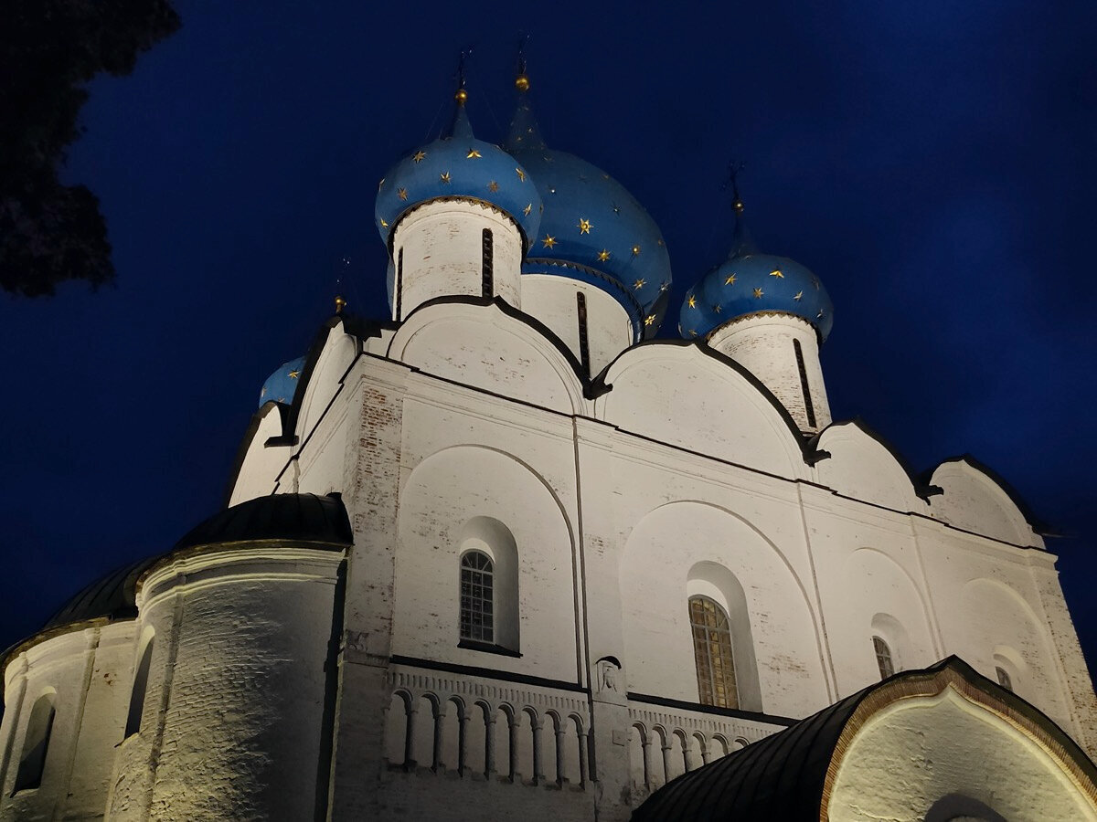 Собор Пресвятой Богородицы вечером
